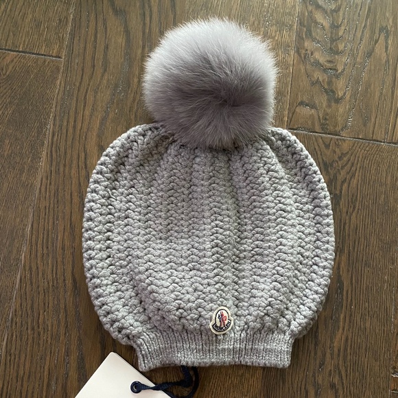 $SOLD$ Moncler Pompom hat - Picture 1 of 5